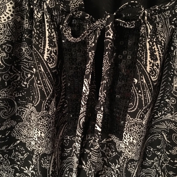 Notations large pretty black and white paisley top - Picture 3 of 6